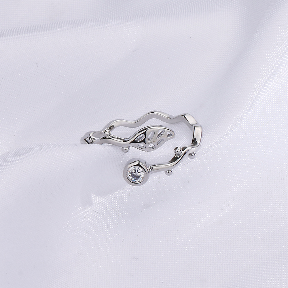 Leaf Ring (White Gold)