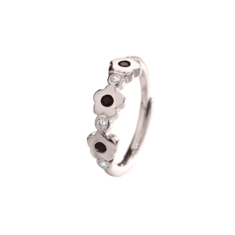 White gold diamond small flower ring