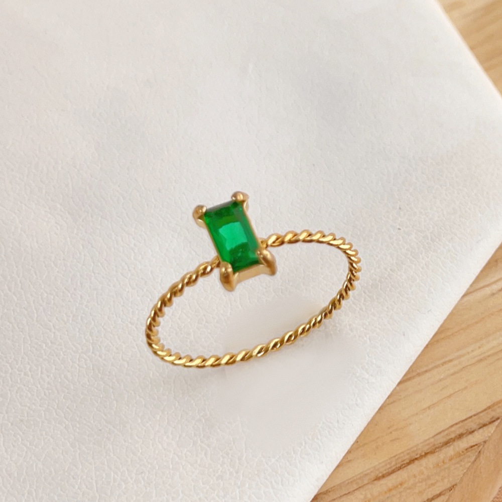 B292 green zircon fine twist ring gold