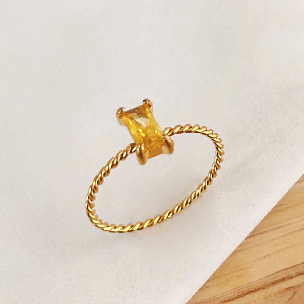 B292 yellow zircon fine twist ring gold