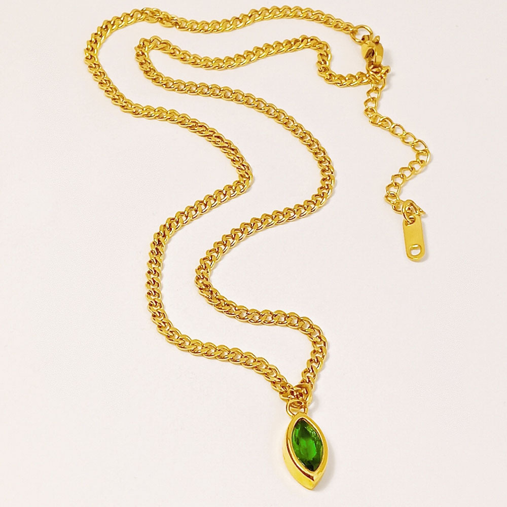 Green Zircon Clavicle Chain Gold B350