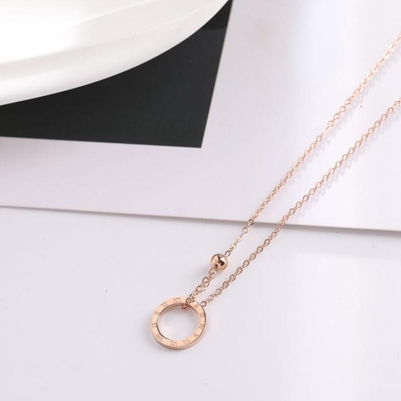 B84 Roman Numeral Round Necklace Rose Gold