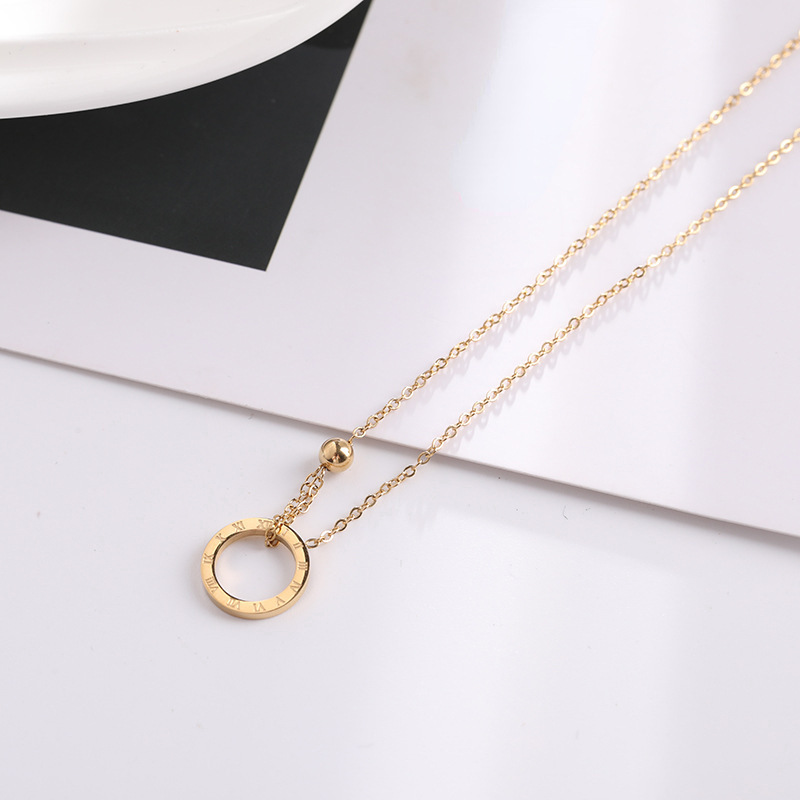 B84 Roman Numeral Round Necklace Gold