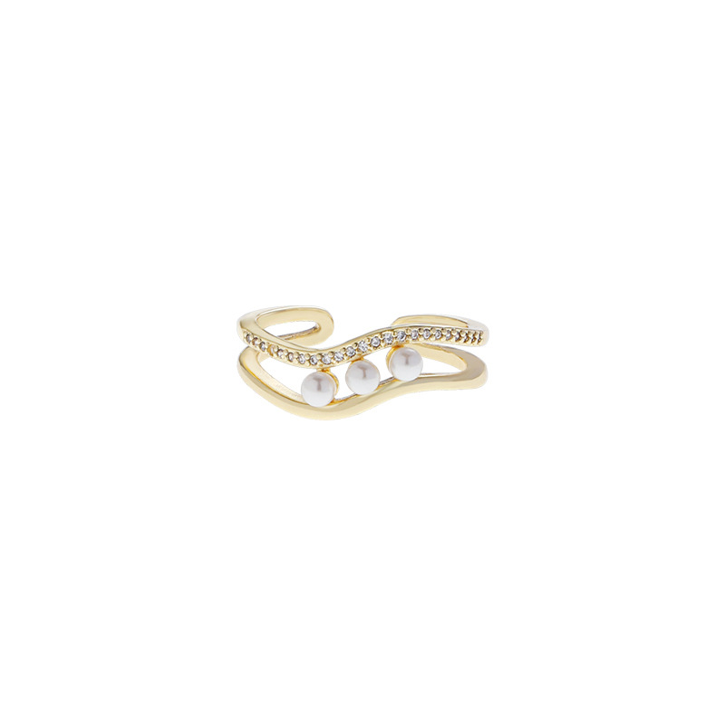 Yellow gold irregular pearl ring