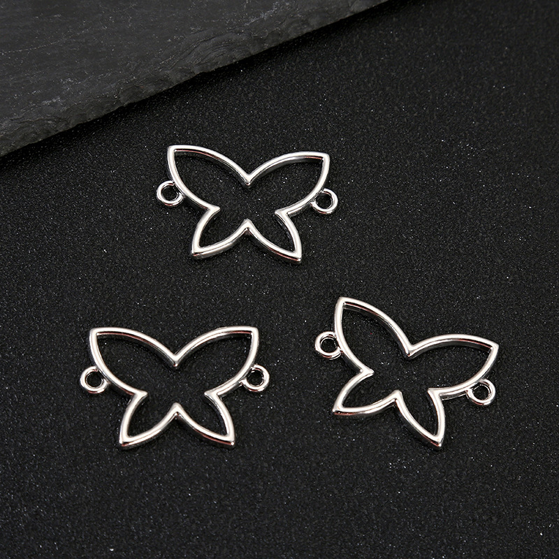 Hollow butterfly (about length: 3.2cm width: 2.5cm thickness: 0.15cm)