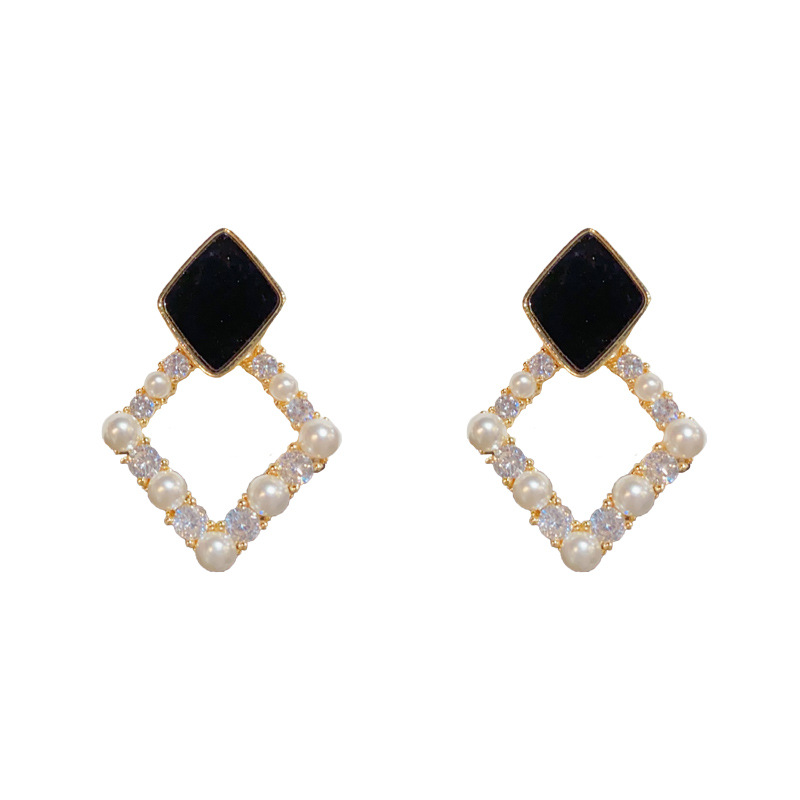 Black plate diamond pearl rhombus earrings (thick real gold plating)