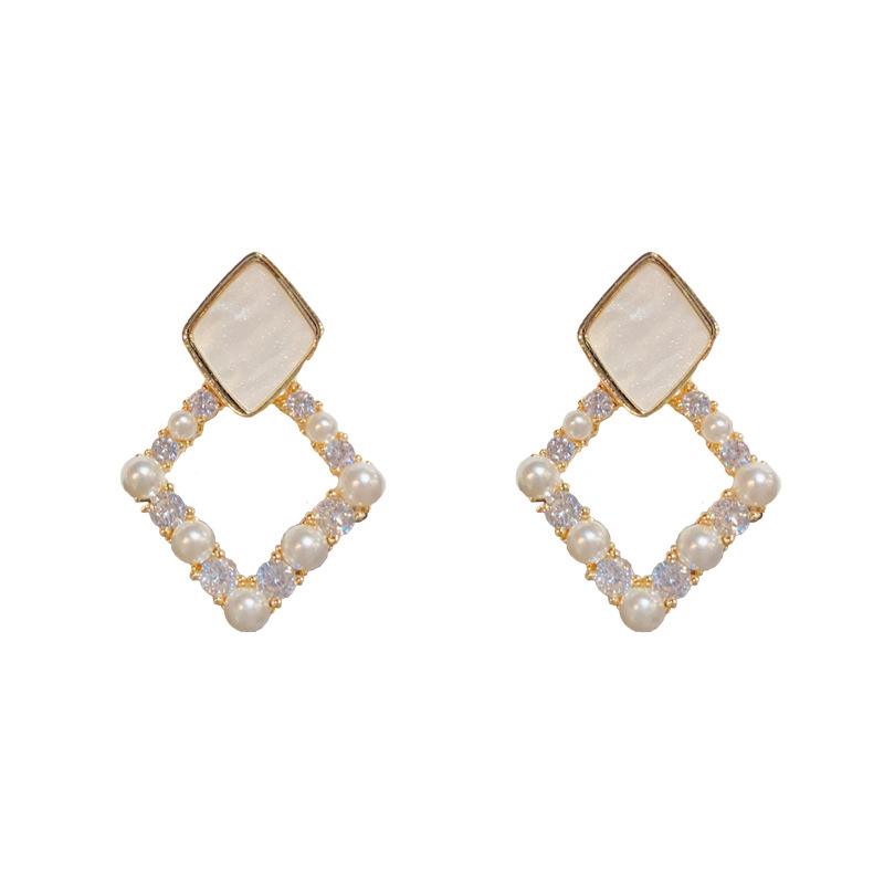 White plate diamond pearl rhombus earrings (thick real gold plating)