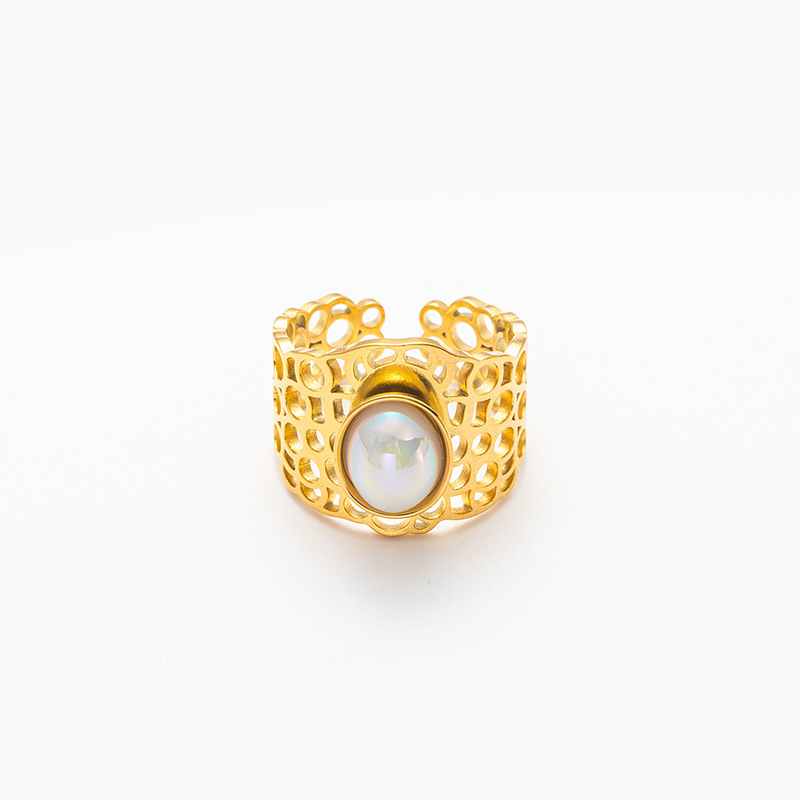 White pearl gold ring