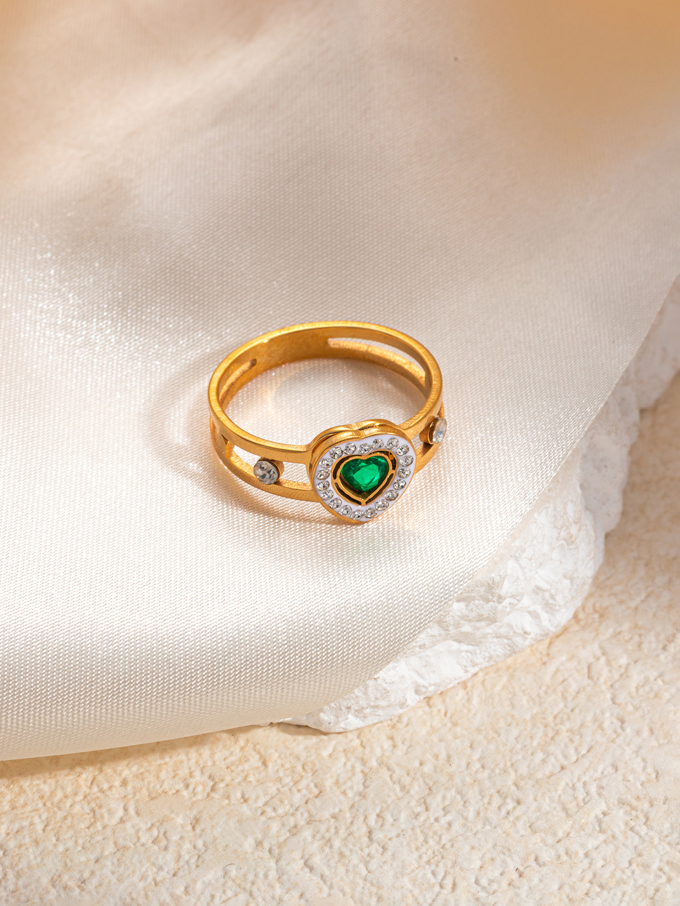 Green gem love diamond ring