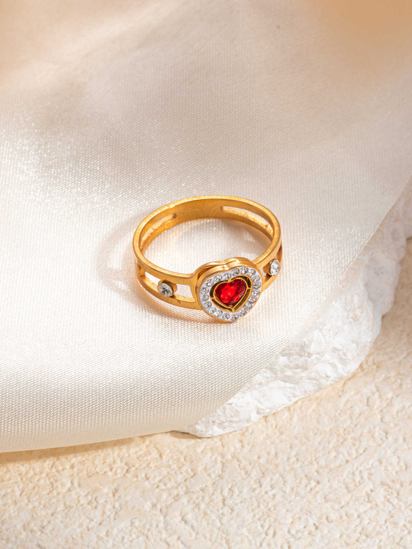 Red gem love diamond ring