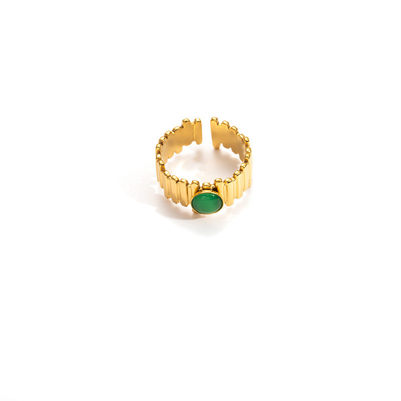 Emerald gald gold ring