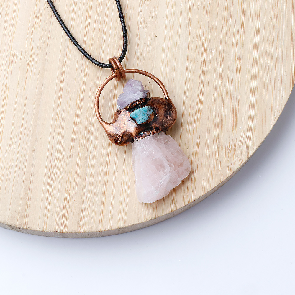 Rose quartz (comes with leather rope)