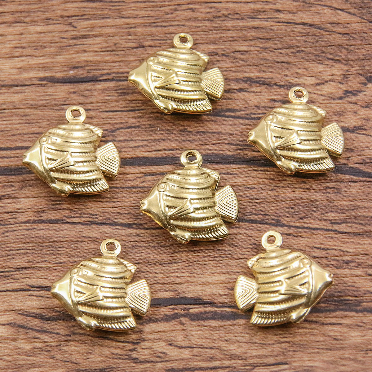 Golden fish 17x17mm