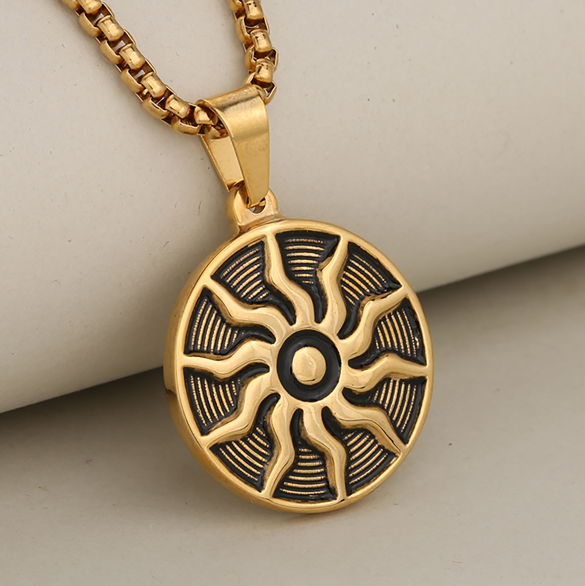 Gold (single pendant)