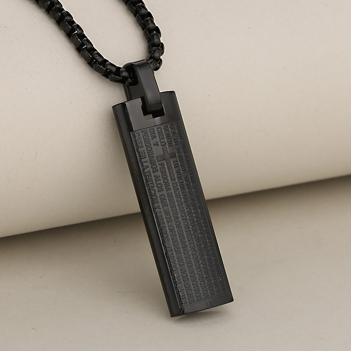 Black (single pendant)