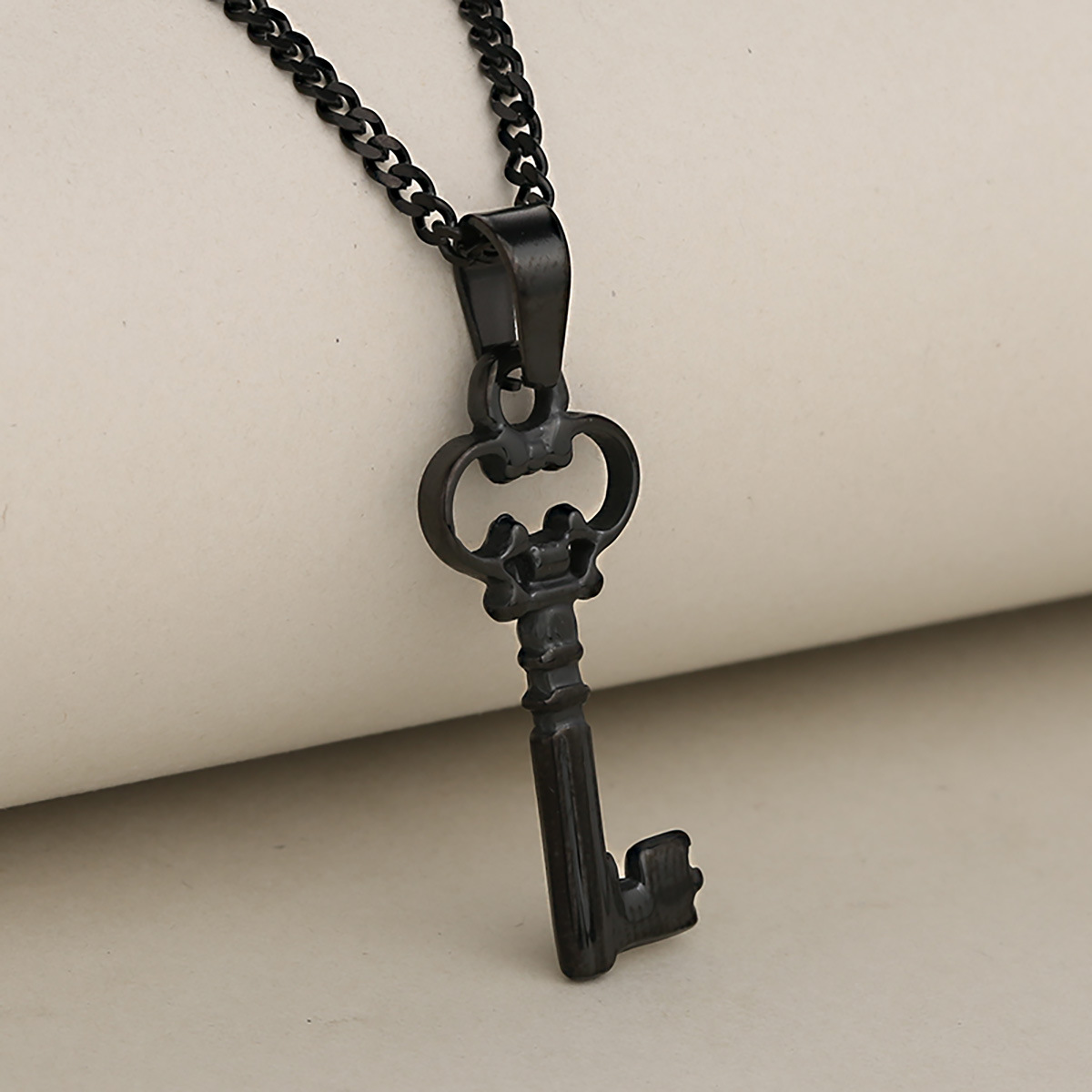 Black (single pendant)