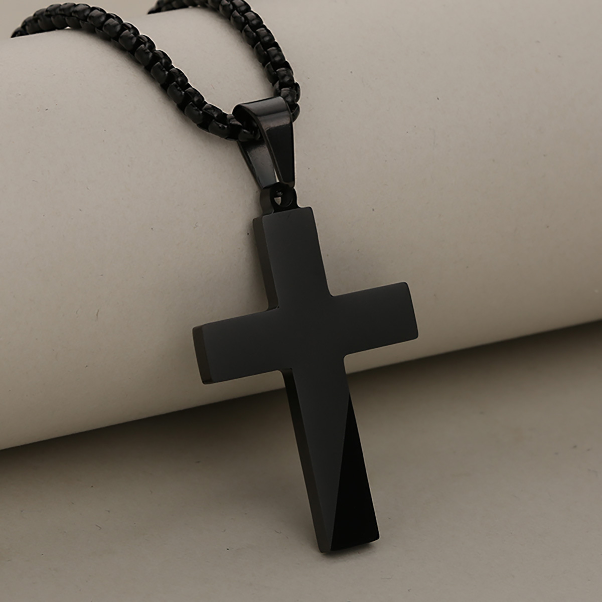 Black (single pendant)