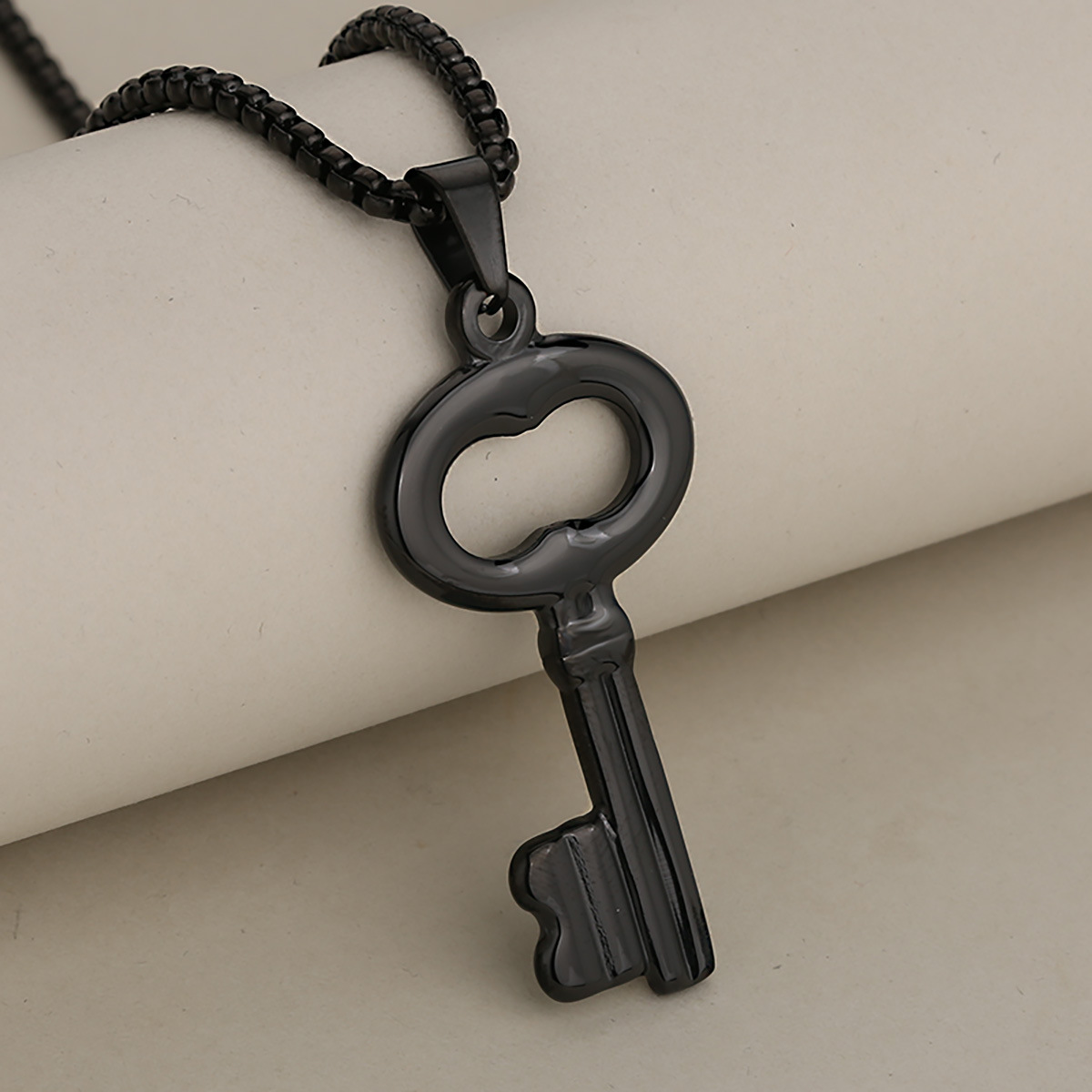 Black (single pendant)