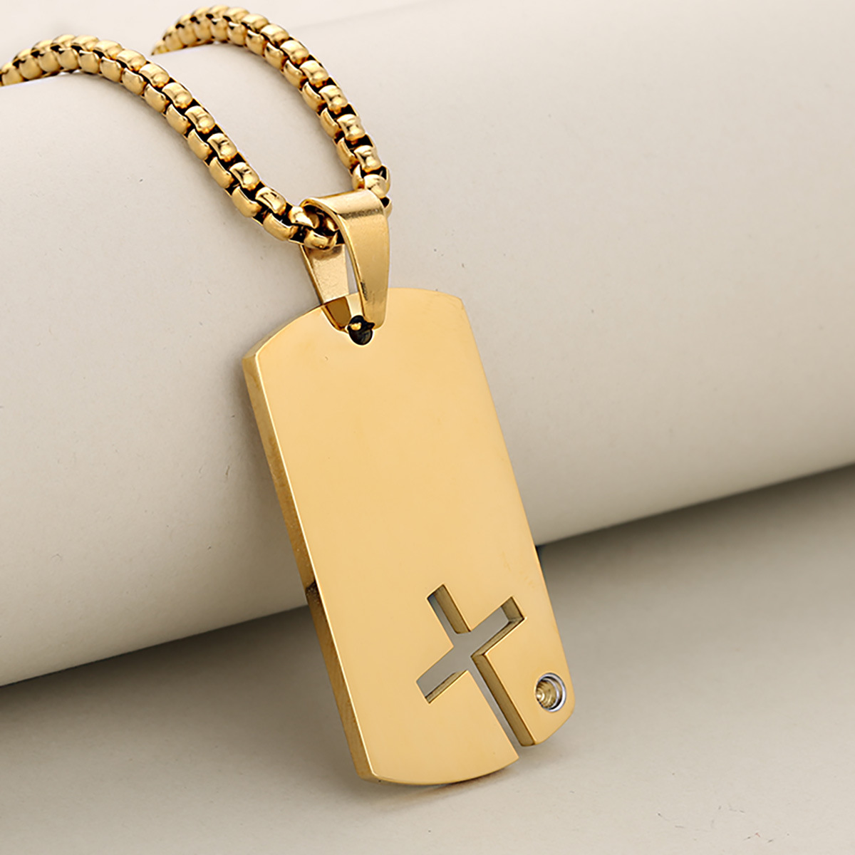 Gold (single pendant)