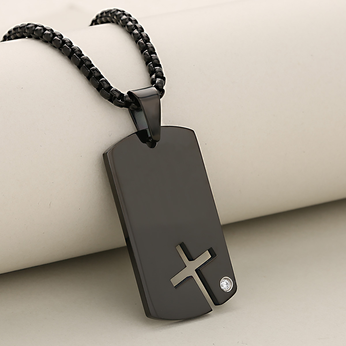 Black (single pendant)