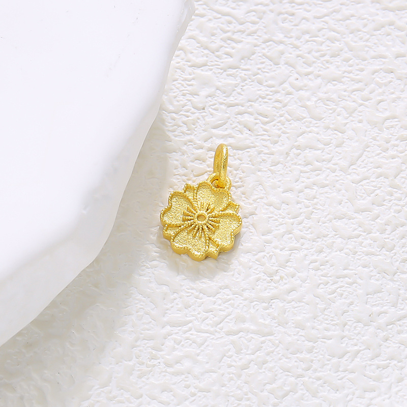 Four-leaf flower pendant