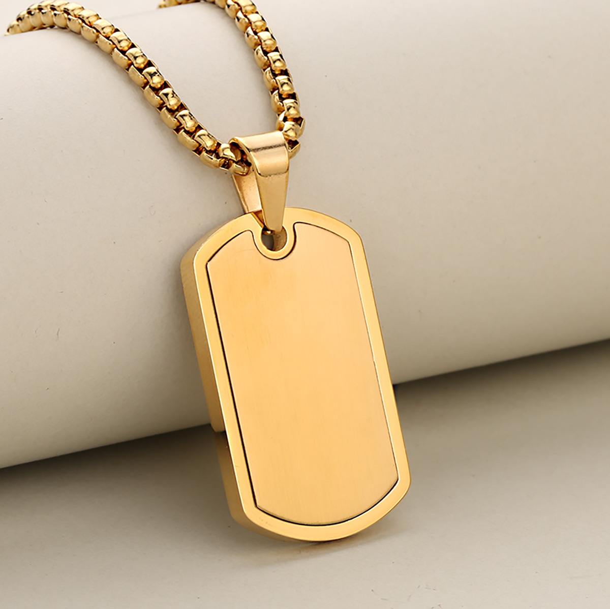 Gold (single pendant)