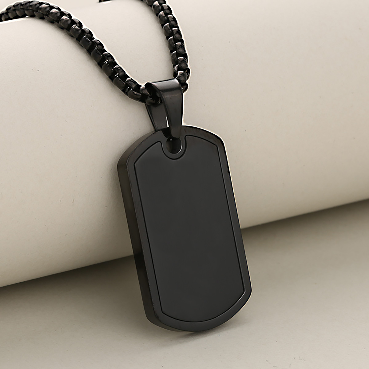 Black (single pendant)