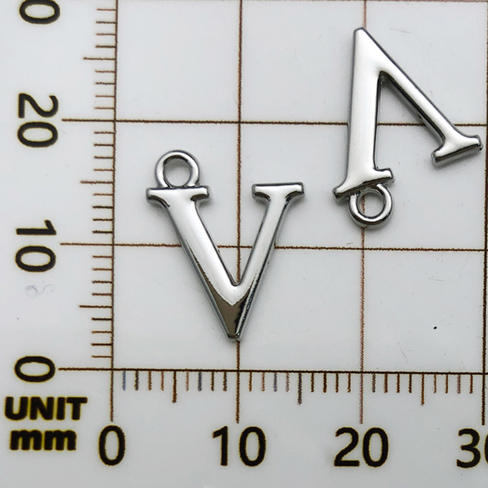 1 white k rack plated letter v-13x15mm-0.7g