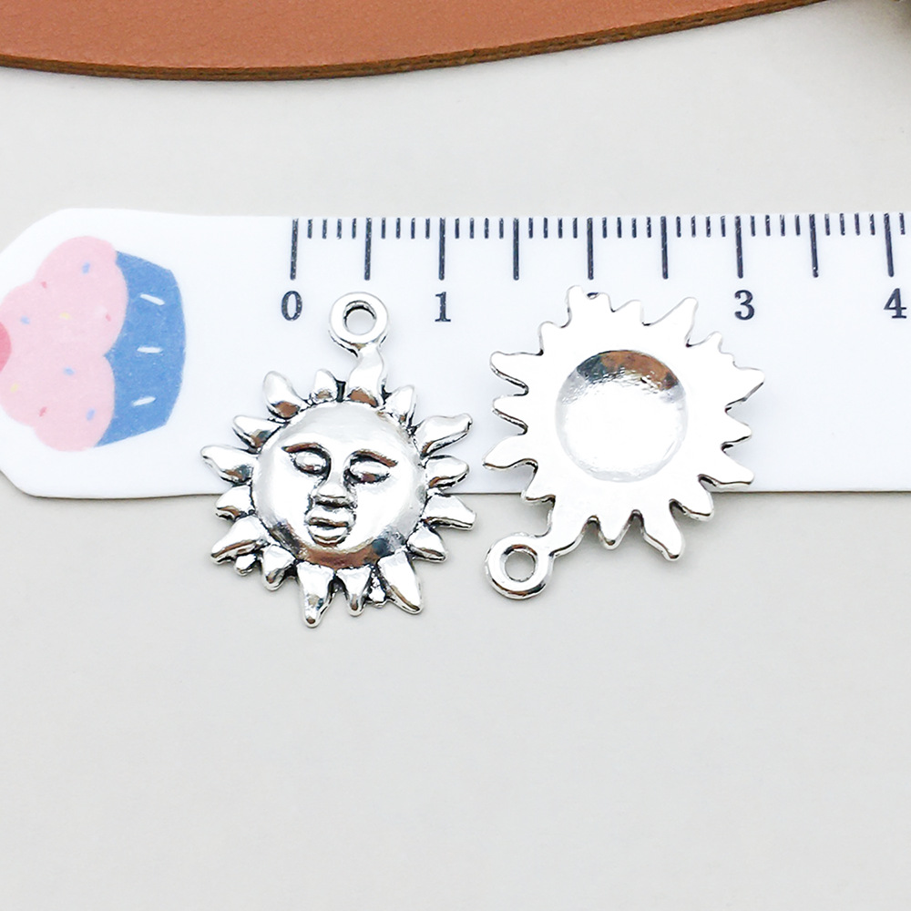 1 antique silver smiling face sun 19*23mm-1.5g-7701