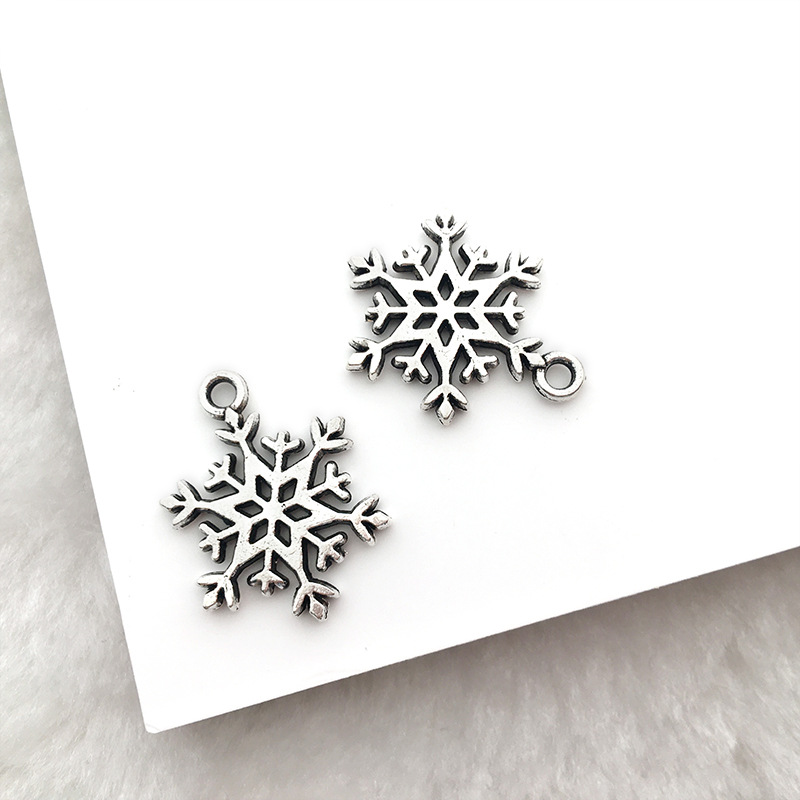 1 antique silver snowflake 15x18mm-13881