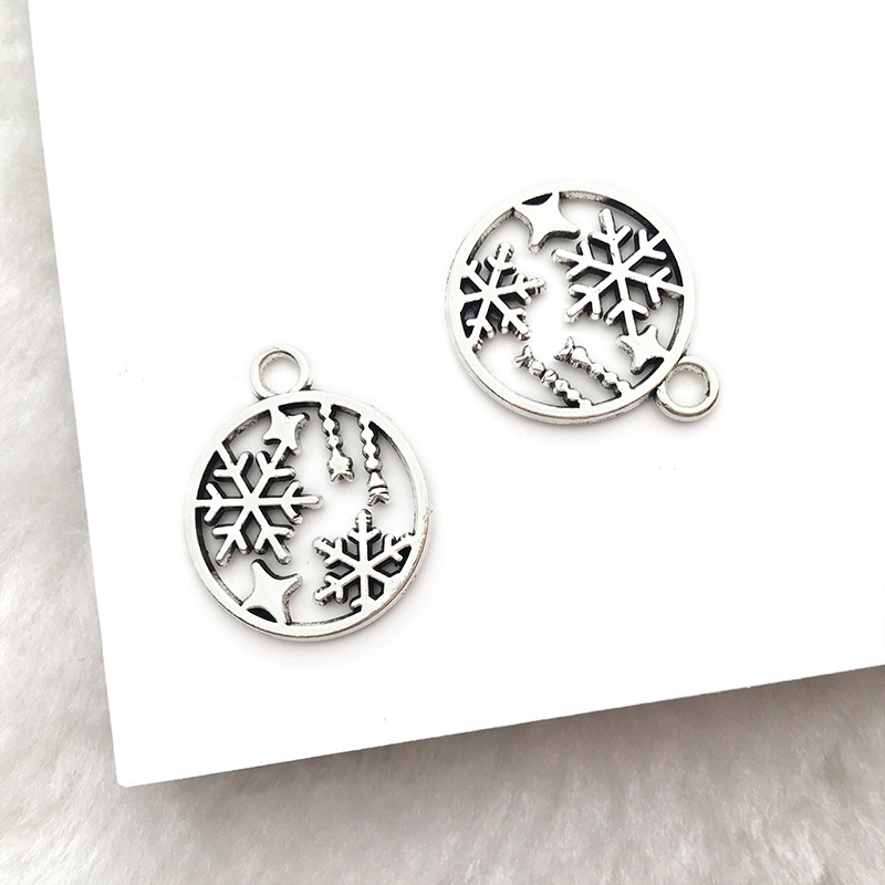 1 antique silver snowflake 16x17mm-13883