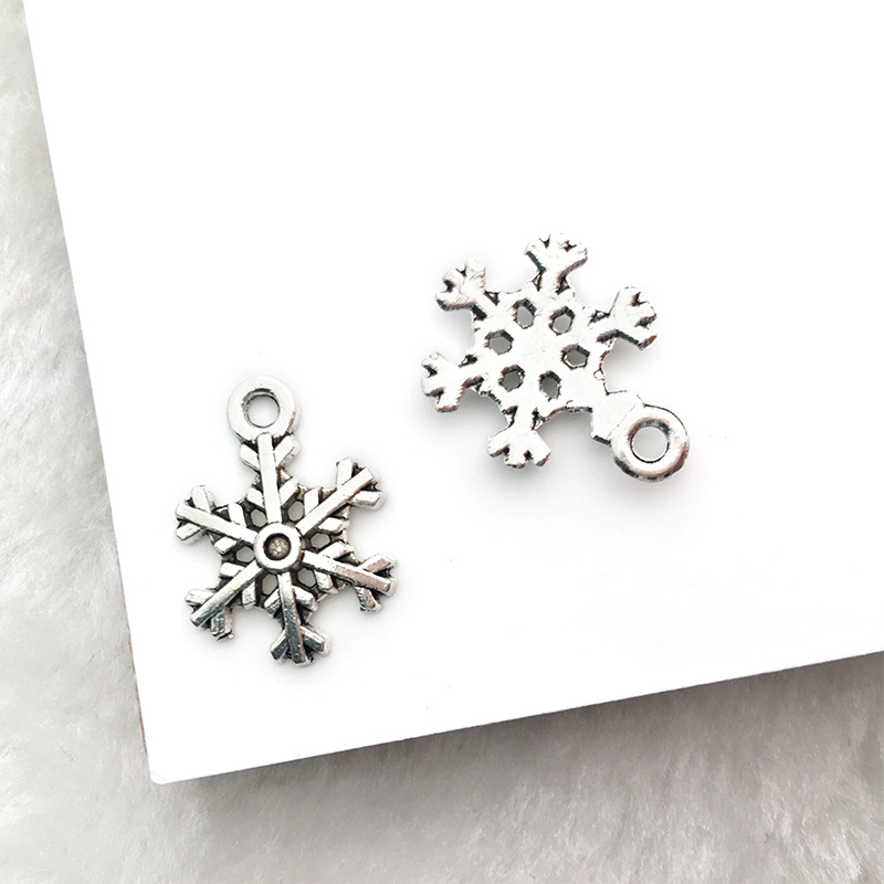 1 antique silver snowflake 15x17mm-13885