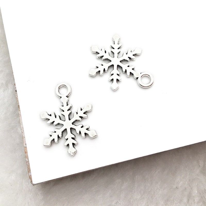 1 antique silver snowflake 13x19mm-14026