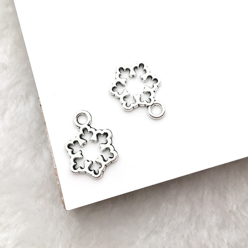 1 antique silver snowflake 15x16mm-14027