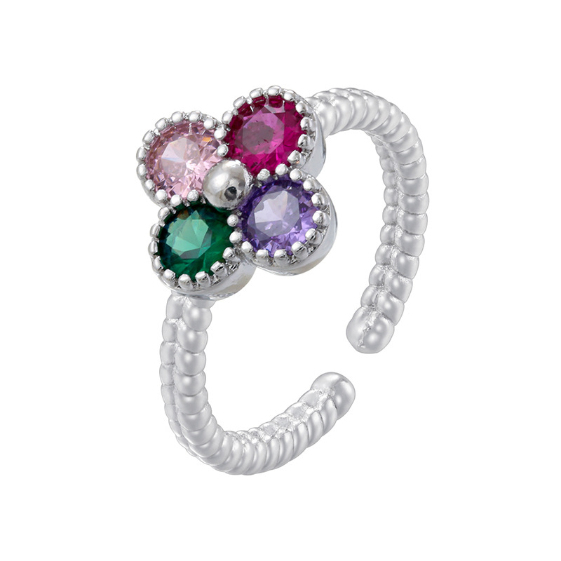 White gold colored diamond twist edge four-leaf clover ring