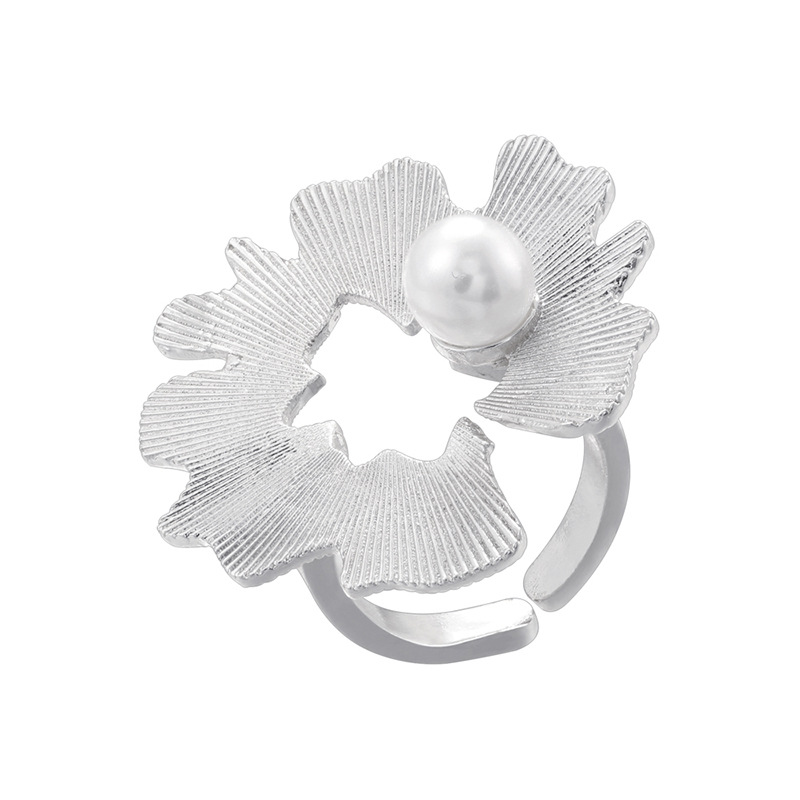 Vj738 white gold pearl glossy petal ring