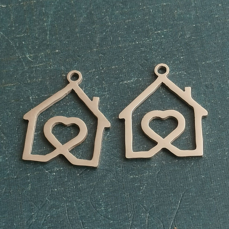 Silver pendant (754)