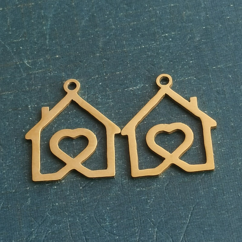 Gold pendant (754)