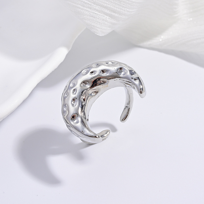 Vj714 white gold hammered moon ring