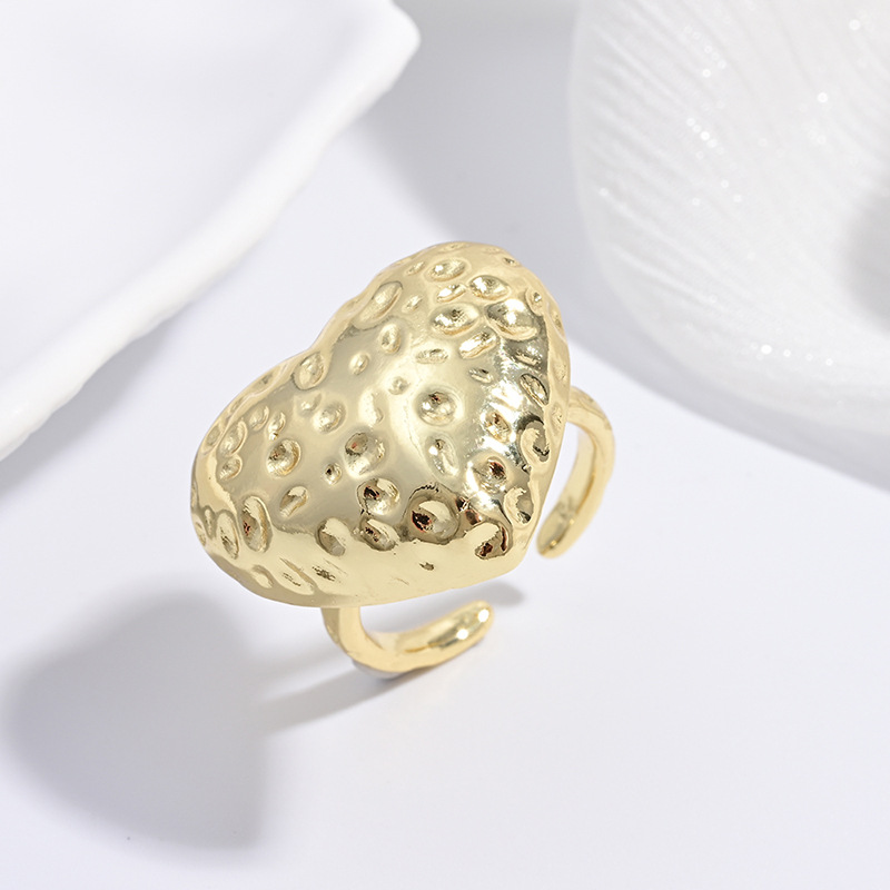 Vj715 gold hammered love ring