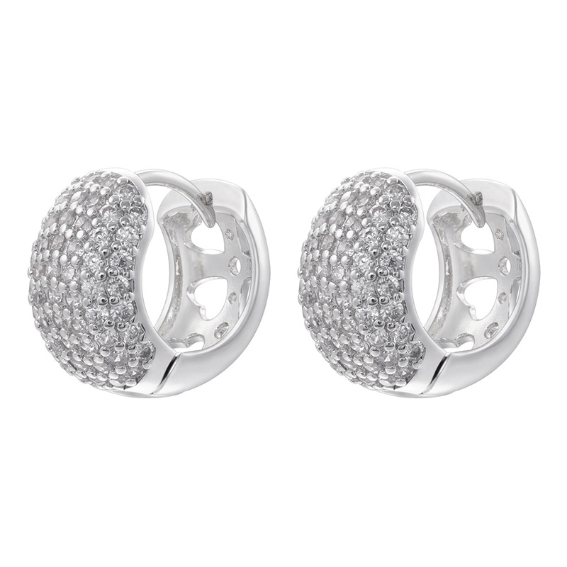 1 pair of white gold white diamonds