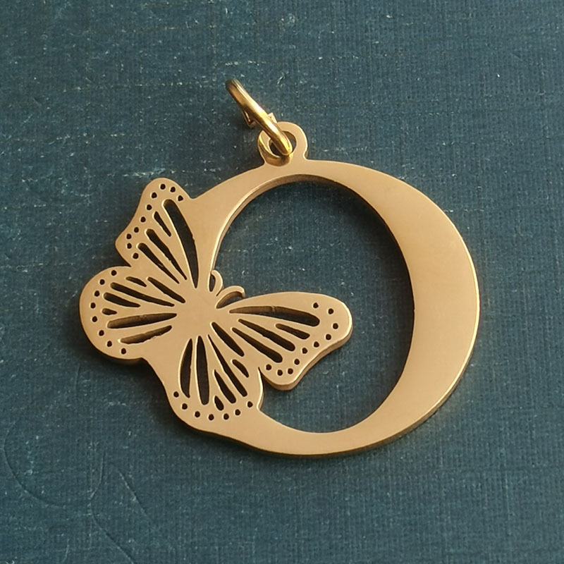 O gold pendant