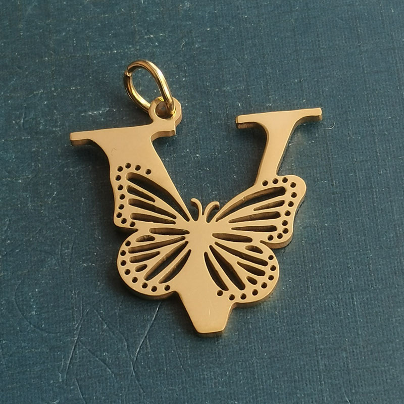 V gold pendant