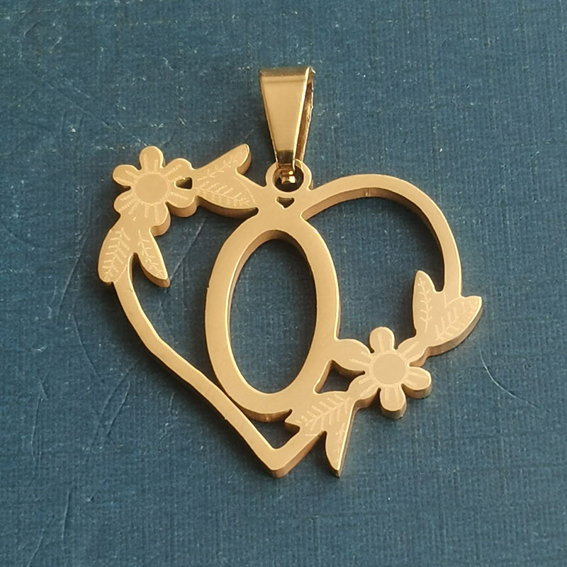 O gold pendant