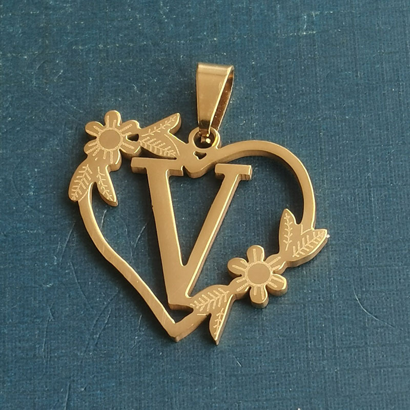 V gold pendant