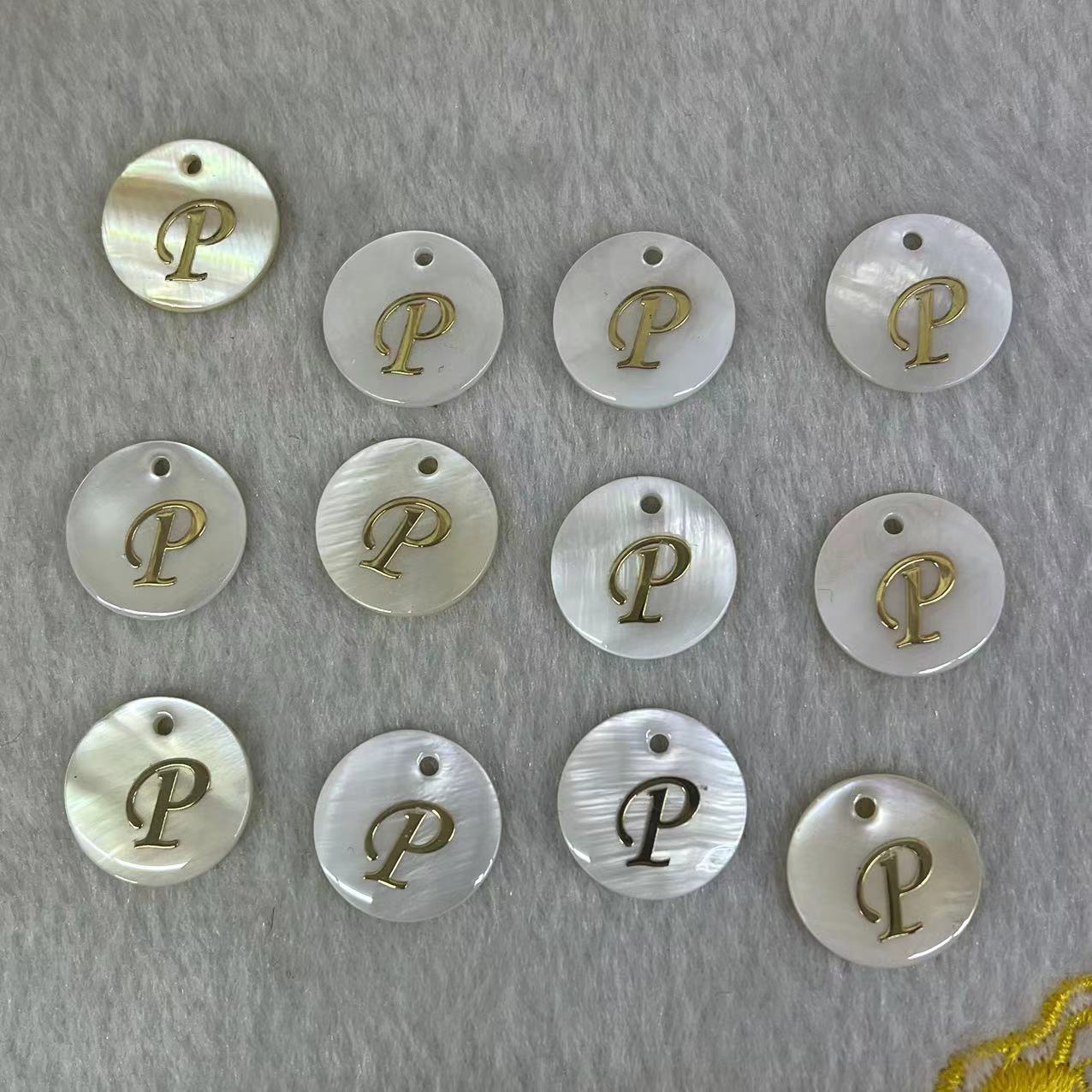 Letter P (10 pieces per bag)