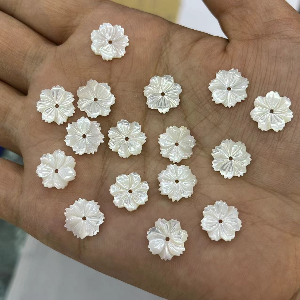 12MM White Lip Shell 7-petal flower