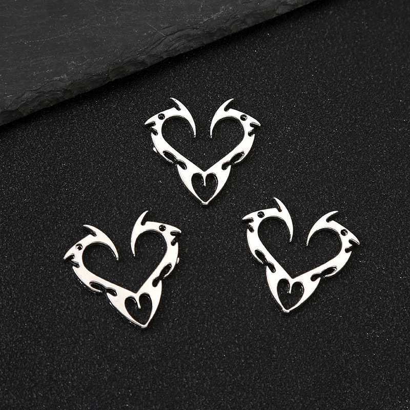 Hollow wings (about length: 3.2cm width: 3.2cm thickness: 0.2cm)