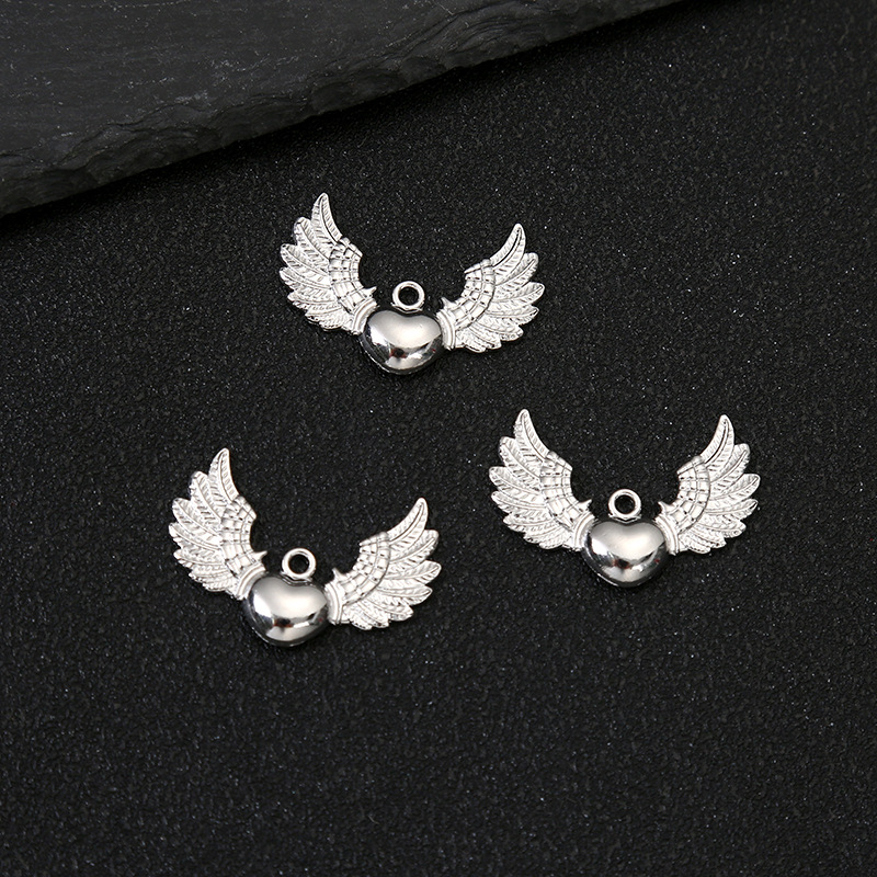 Love wings (about length: 2.2cm width: 3cm thickness: 0.2cm)