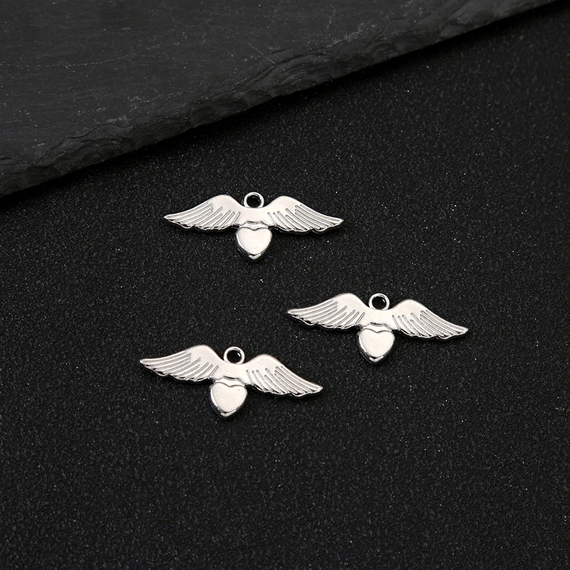 Love small wings (about length: 3.3cm width: 1.4cm thickness: 0.2cm)